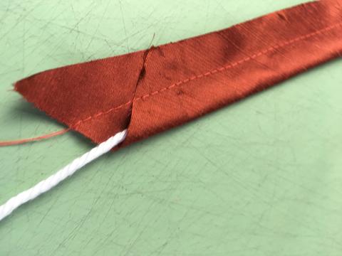 How Do I Calculate How Much Fabric I Need for Piping: Expert Tips