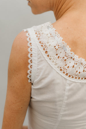 Close up on the top back of the slip with lace.
