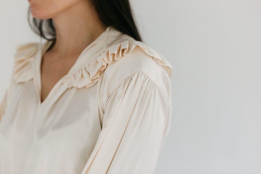 Pin en Romantic shirts and blouses