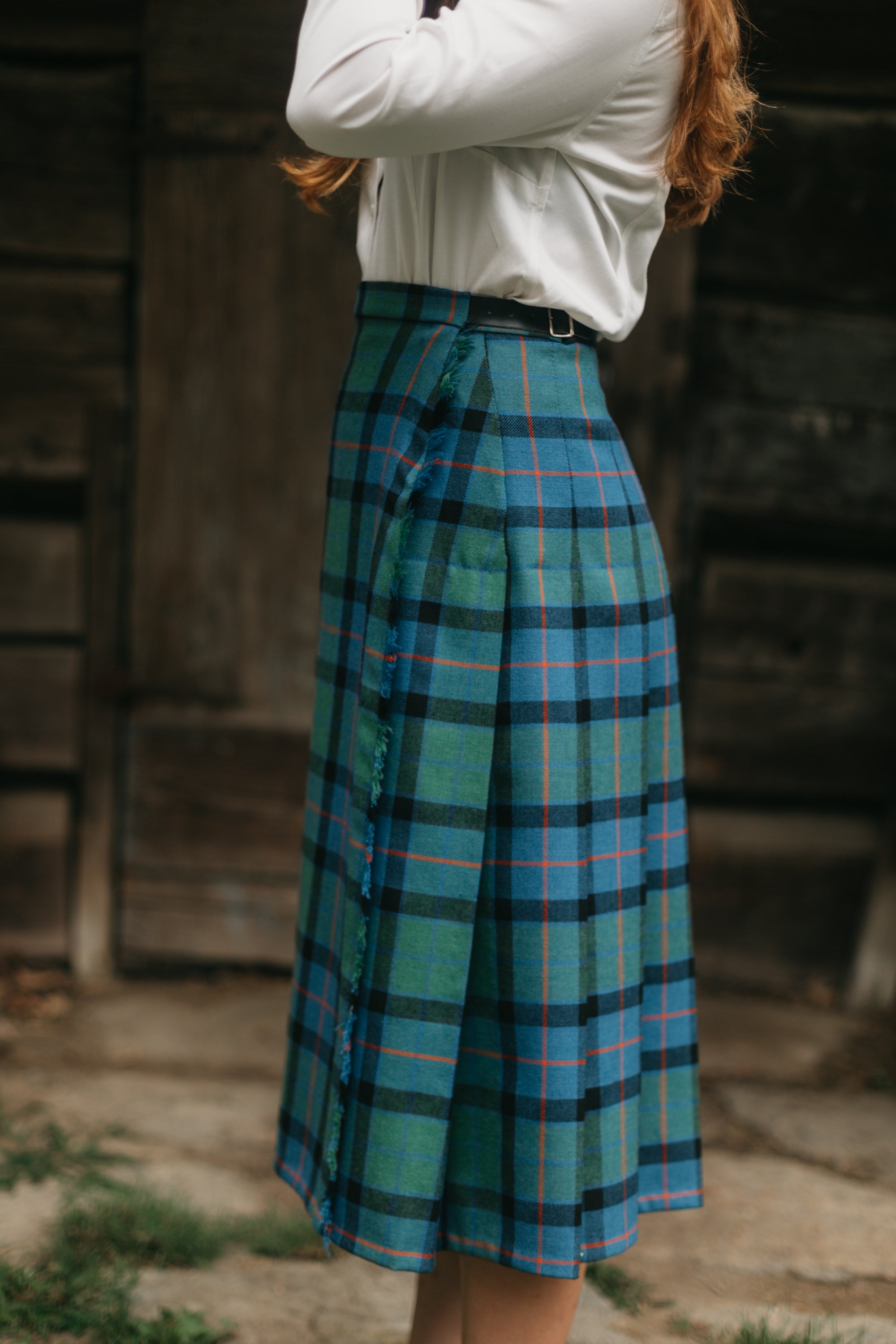Close up photo of side closure on kilt skirt.